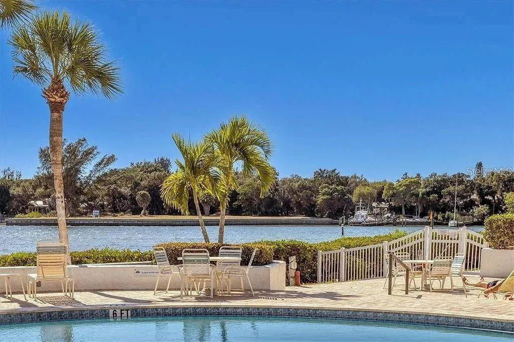 Image 26 of 46 For 1650 Stickney Point Road 50-202