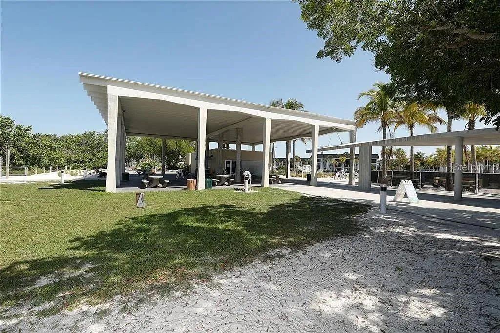 Image 27 of 46 For 1650 Stickney Point Road 50-202