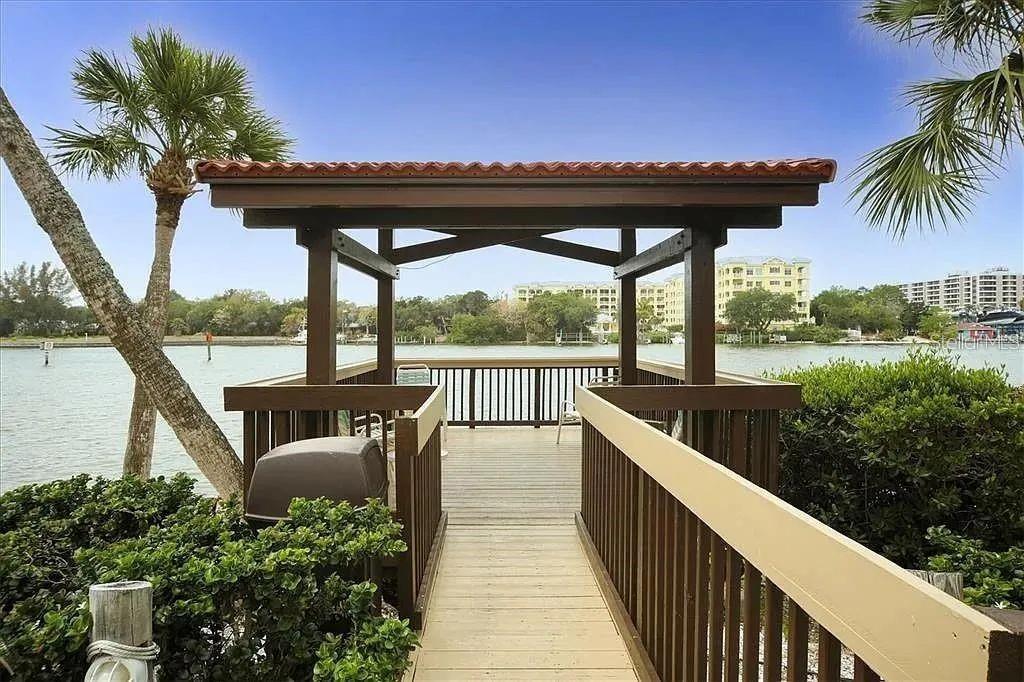 Image 28 of 46 For 1650 Stickney Point Road 50-202