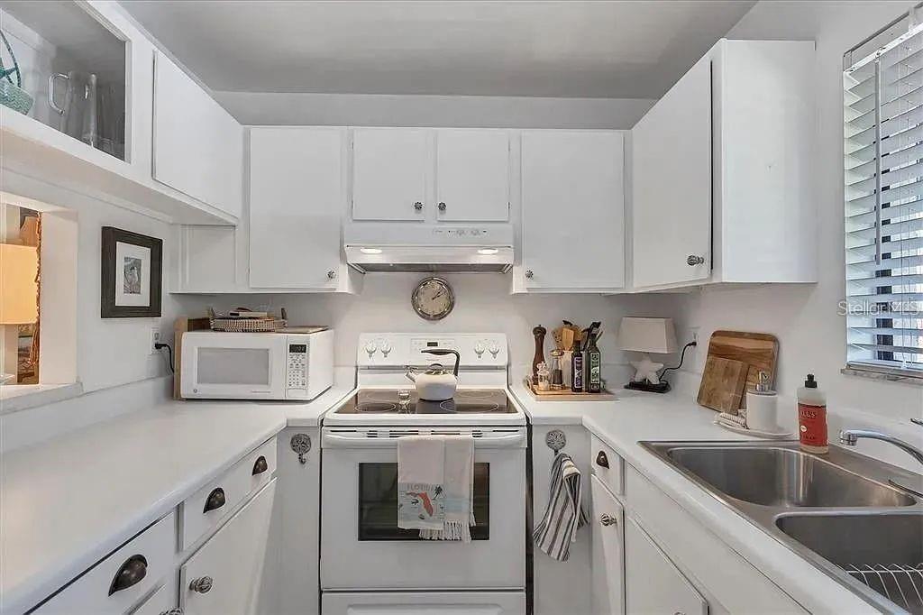 Image 7 of 46 For 1650 Stickney Point Road 50-202