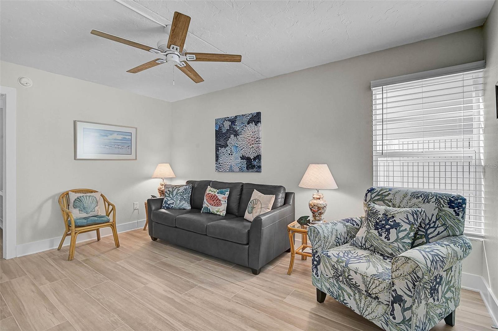 Image 10 of 17 For 5950 Midnight Pass Road 101