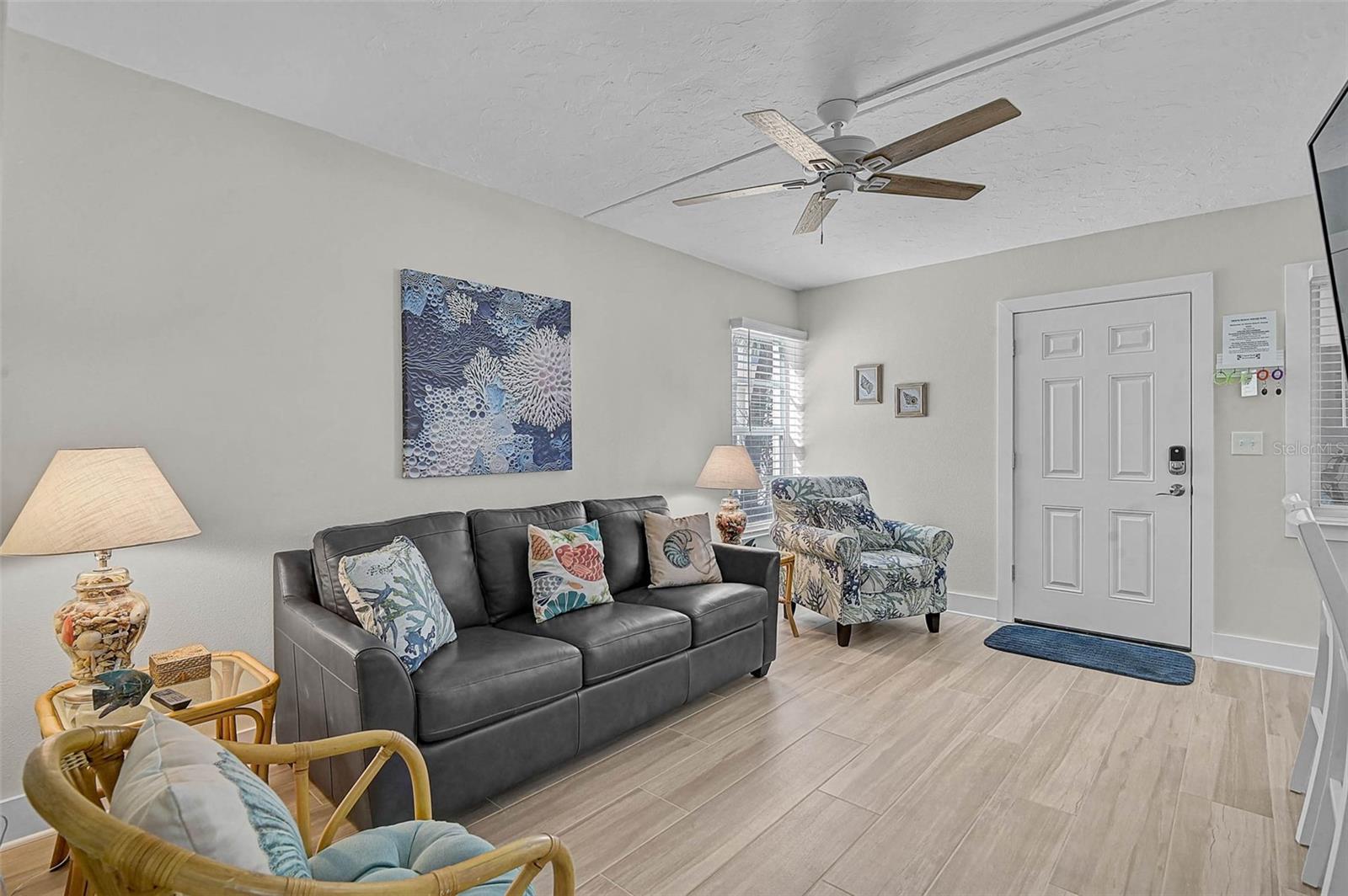 Image 11 of 17 For 5950 Midnight Pass Road 101