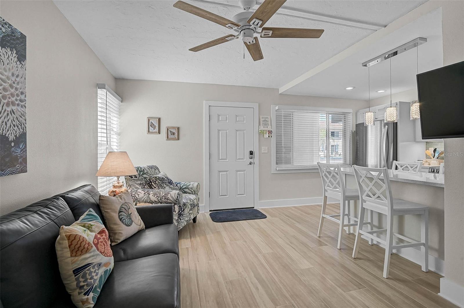 Image 12 of 17 For 5950 Midnight Pass Road 101