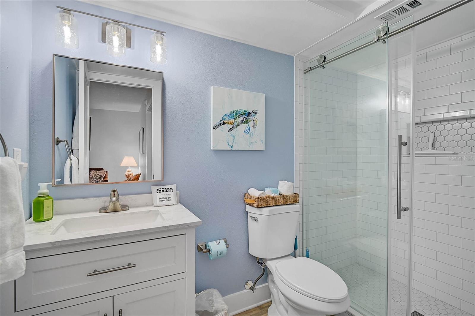 Image 16 of 17 For 5950 Midnight Pass Road 101