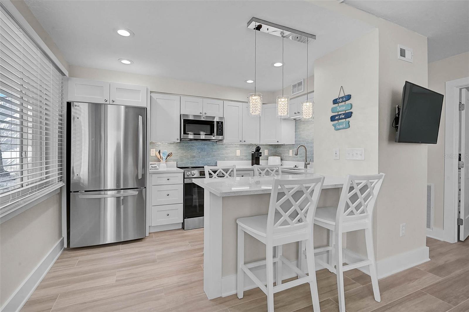 Image 5 of 17 For 5950 Midnight Pass Road 101