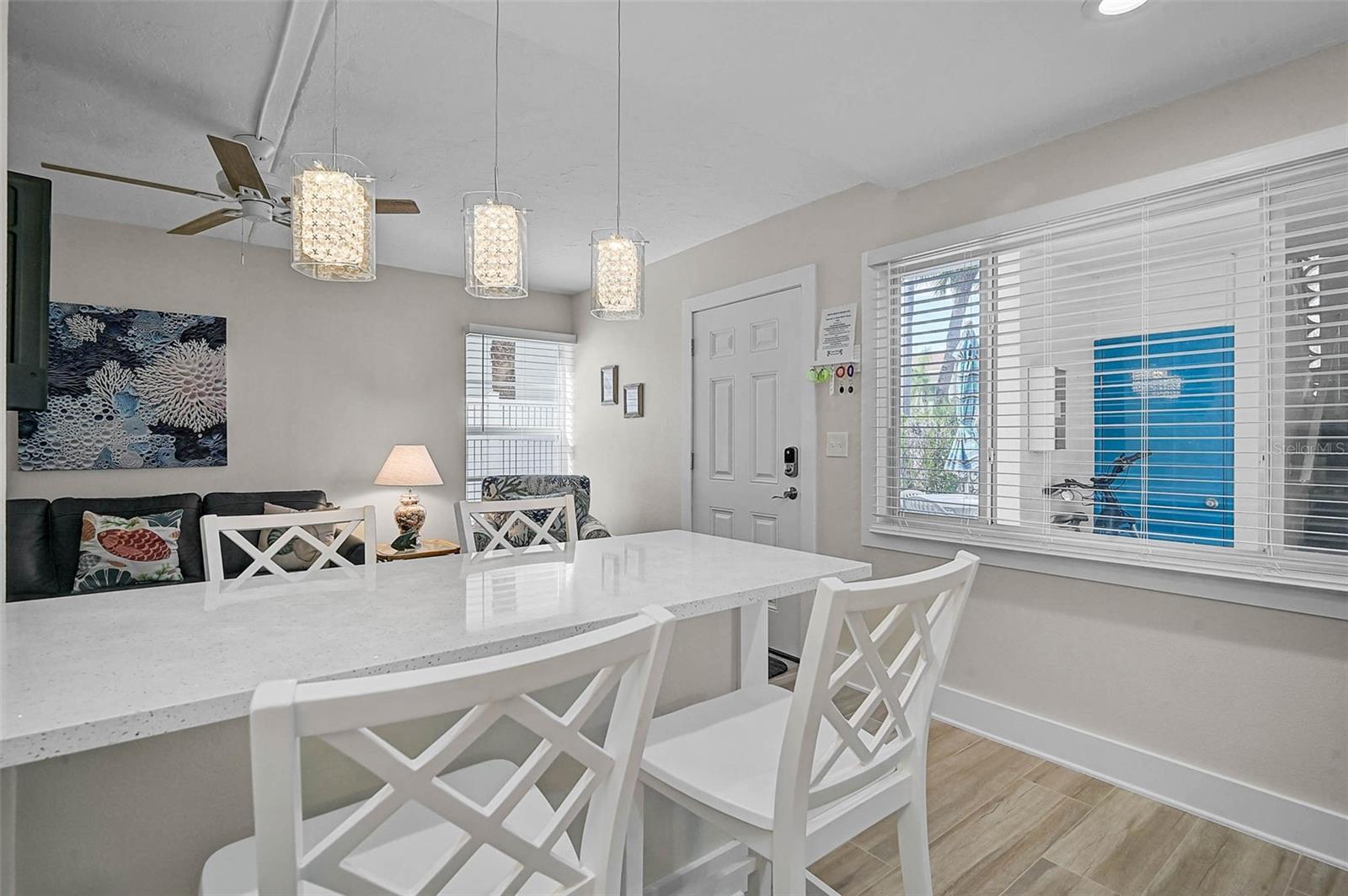 Image 9 of 17 For 5950 Midnight Pass Road 101