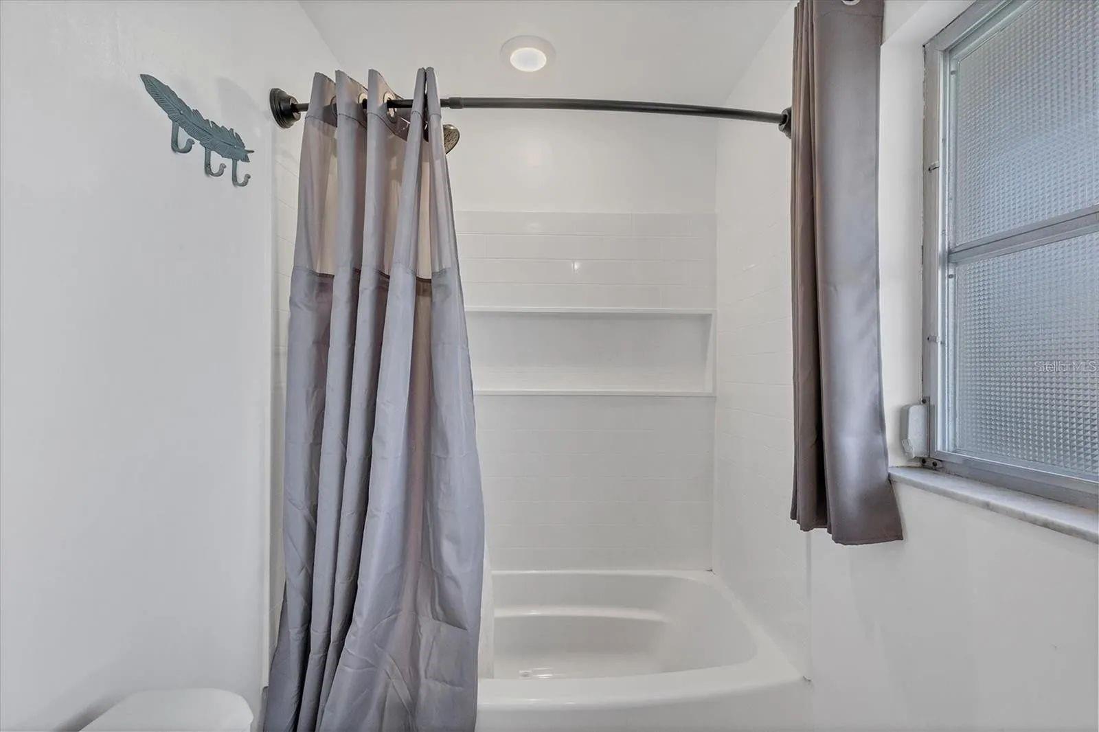 Image 20 of 33 For 2410 Cass Street