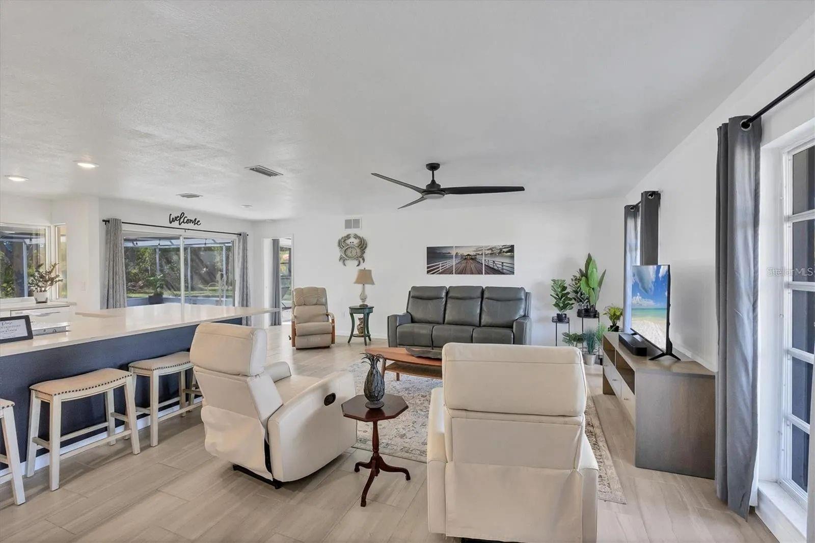 Image 4 of 33 For 2410 Cass Street