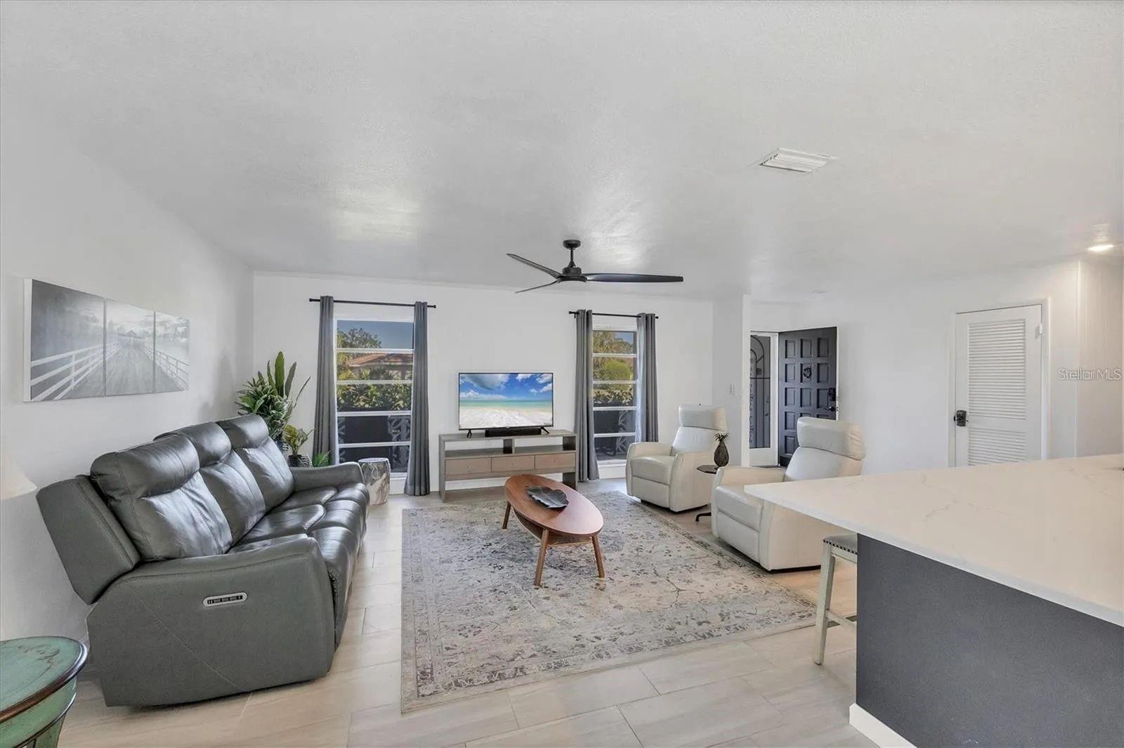 Image 7 of 33 For 2410 Cass Street