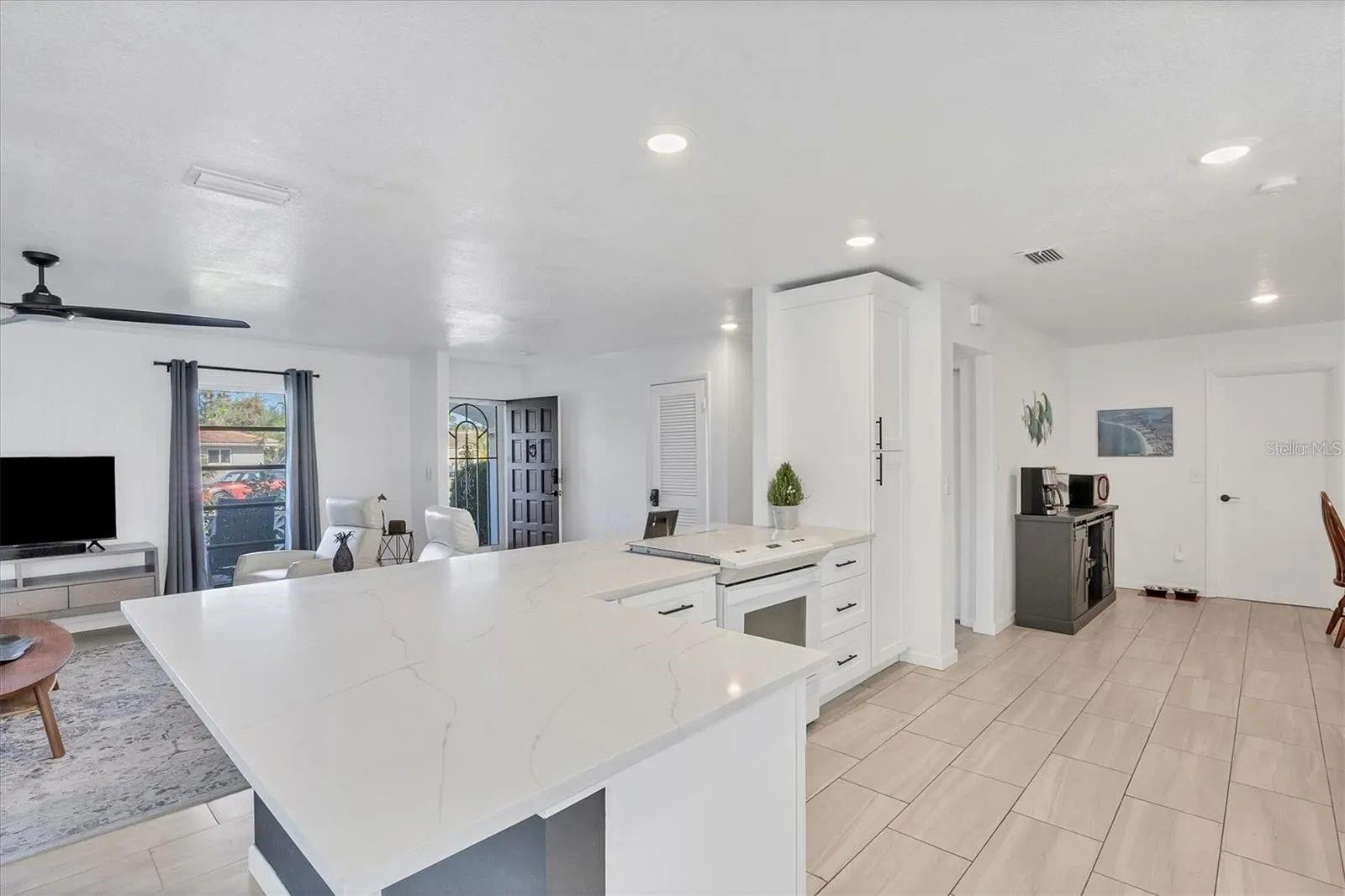 Image 8 of 33 For 2410 Cass Street