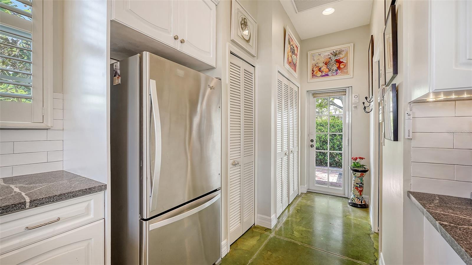 Image 11 of 84 For 640 Osprey Avenue