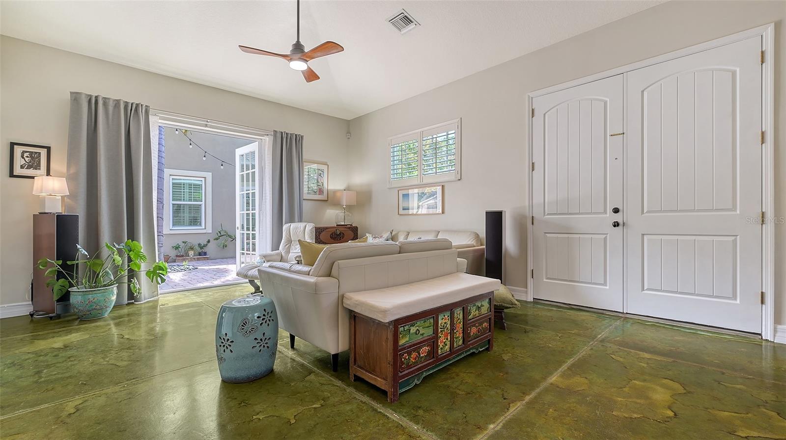 Image 18 of 84 For 640 Osprey Avenue