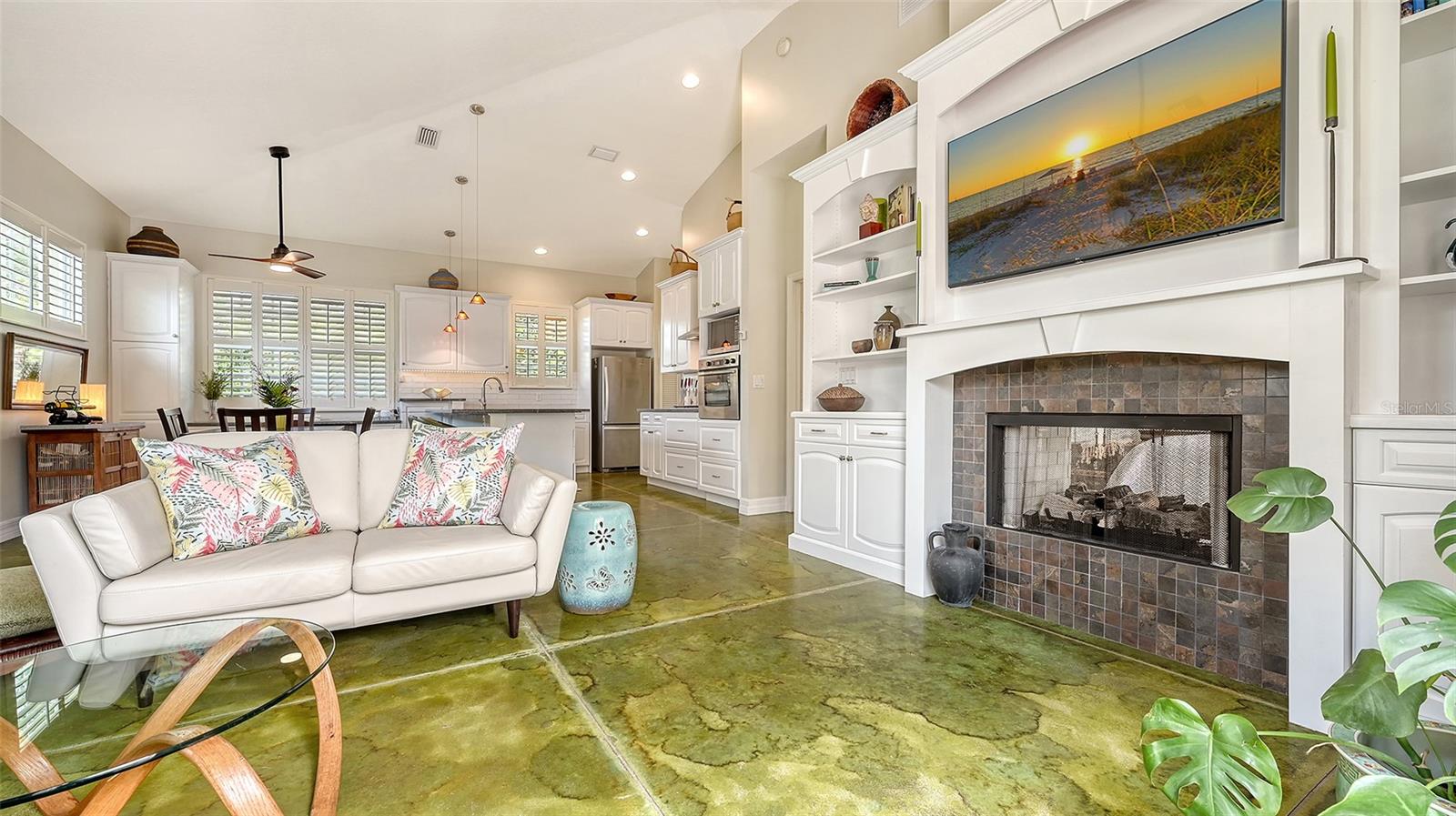 Image 24 of 84 For 640 Osprey Avenue