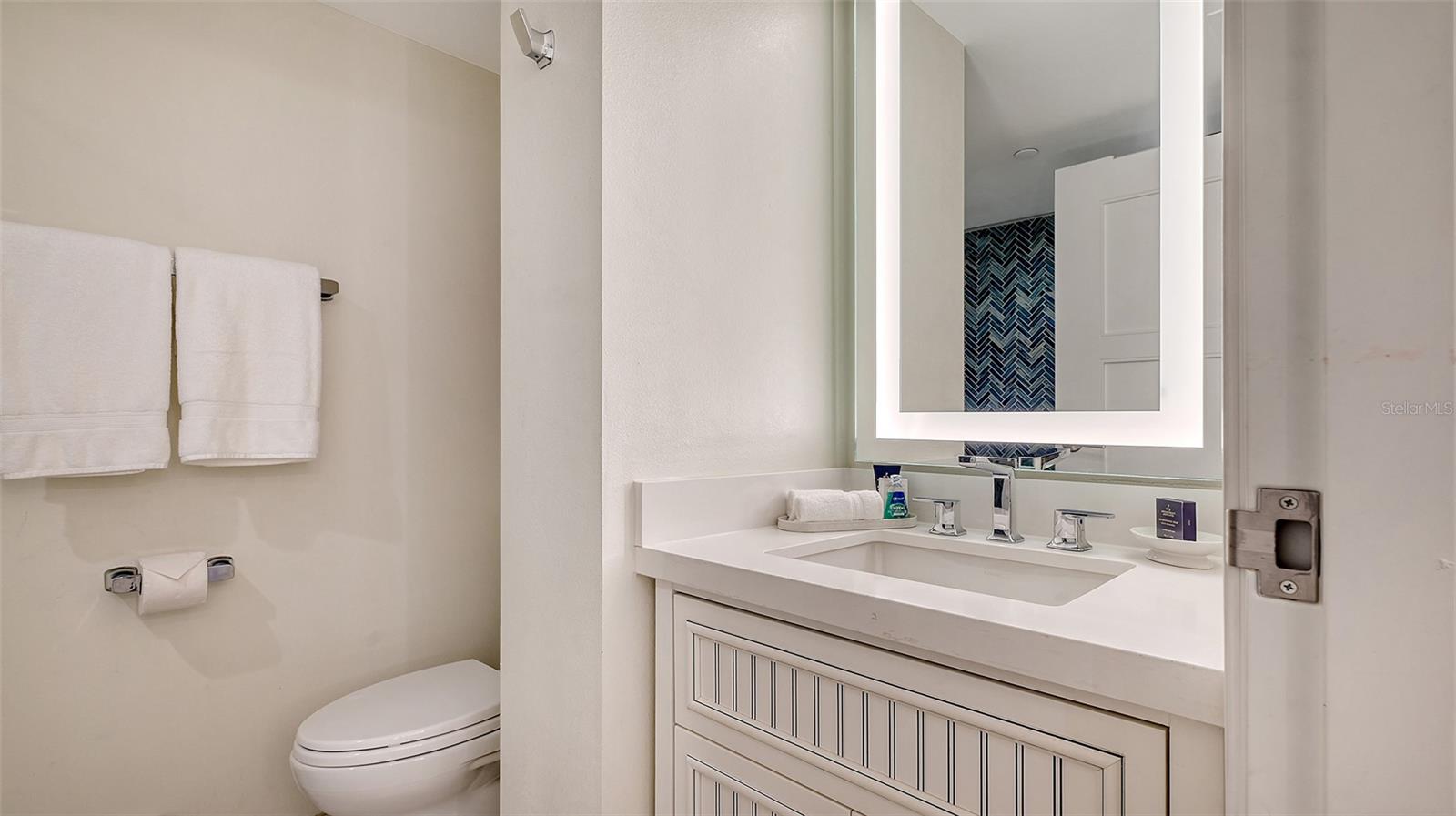 Image 19 of 42 For 250 Sands Point Road 5101