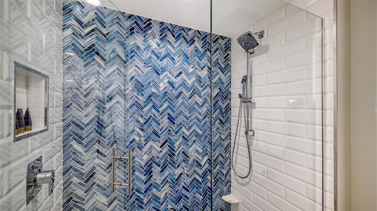 Image 20 of 42 For 250 Sands Point Road 5101