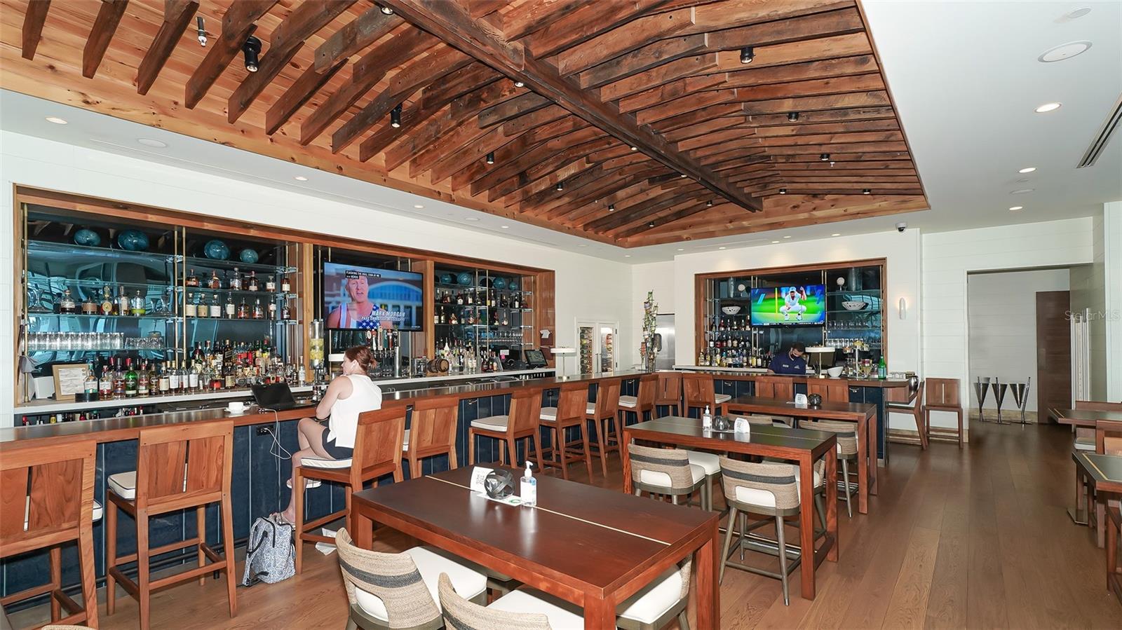 Image 34 of 42 For 250 Sands Point Road 5101