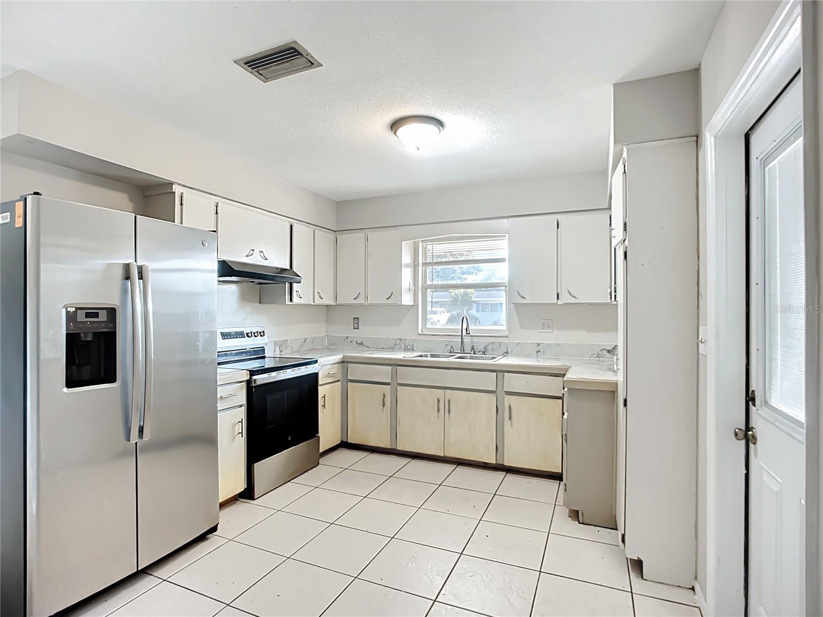 Image 14 of 72 For 6010 Nutmeg Avenue