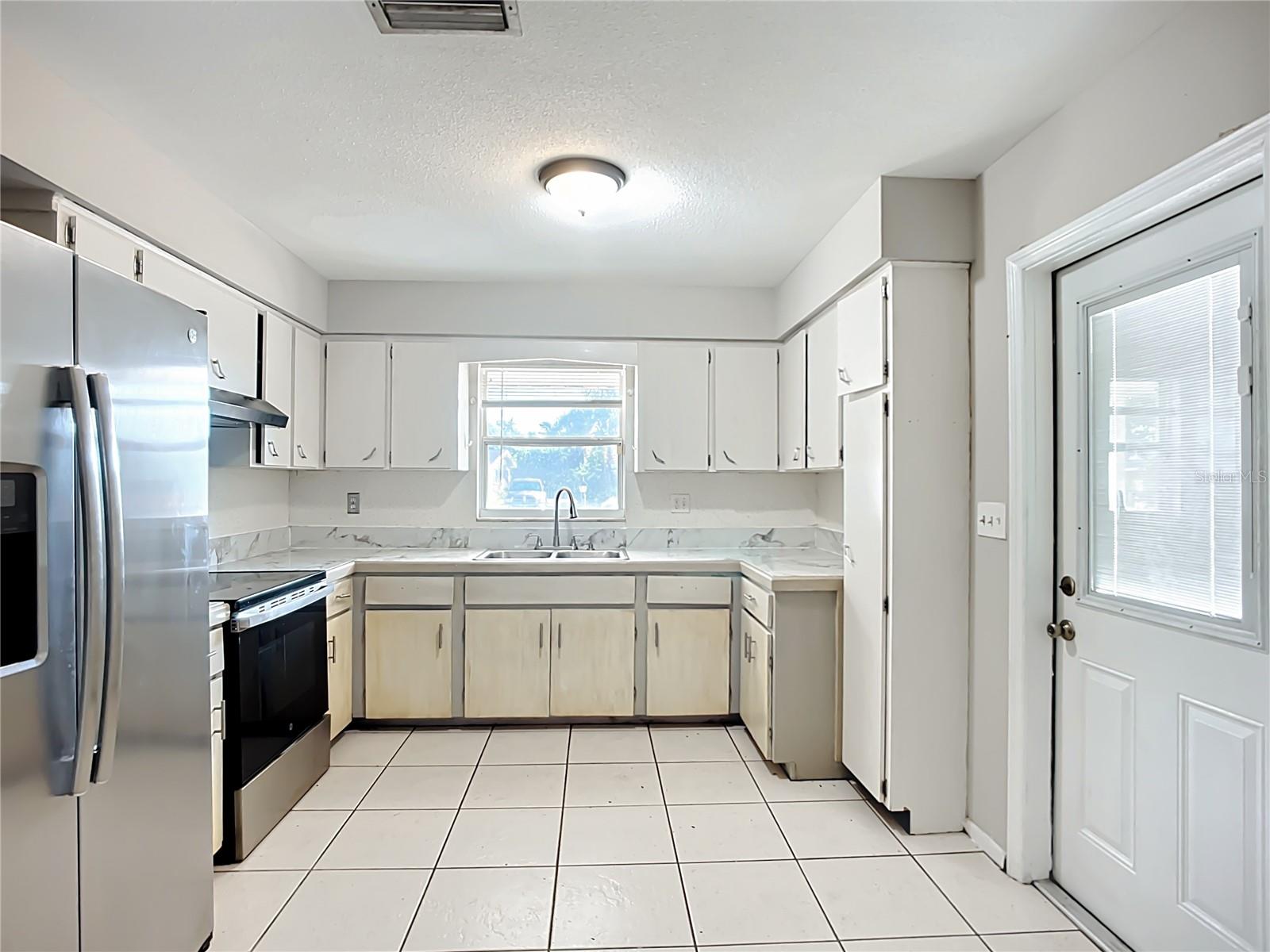 Image 16 of 72 For 6010 Nutmeg Avenue