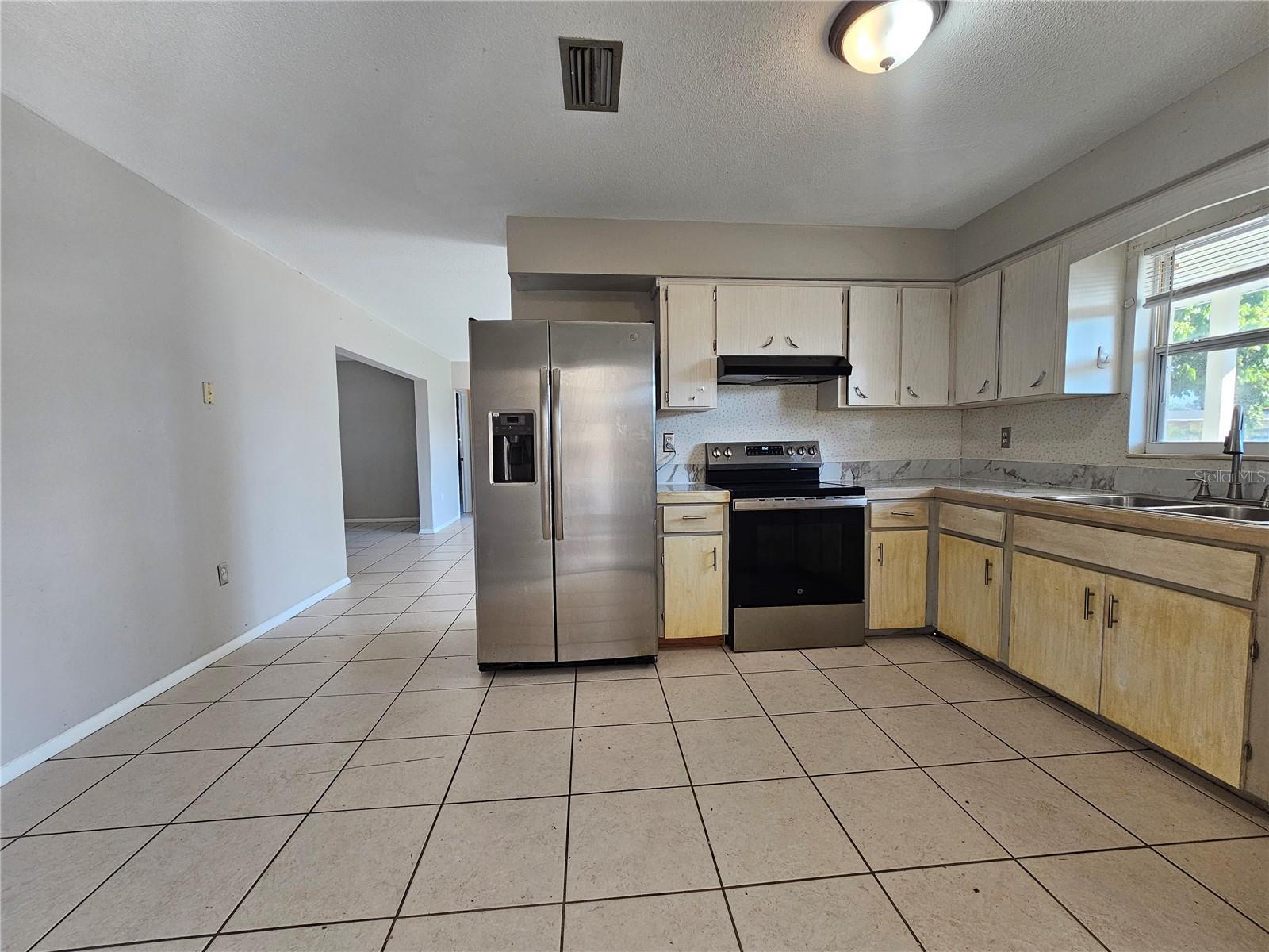 Image 18 of 72 For 6010 Nutmeg Avenue