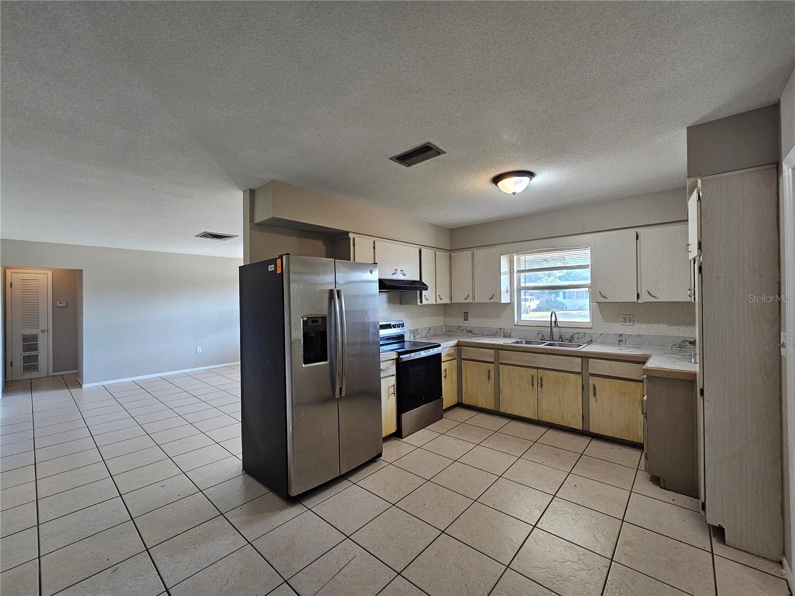 Image 19 of 72 For 6010 Nutmeg Avenue