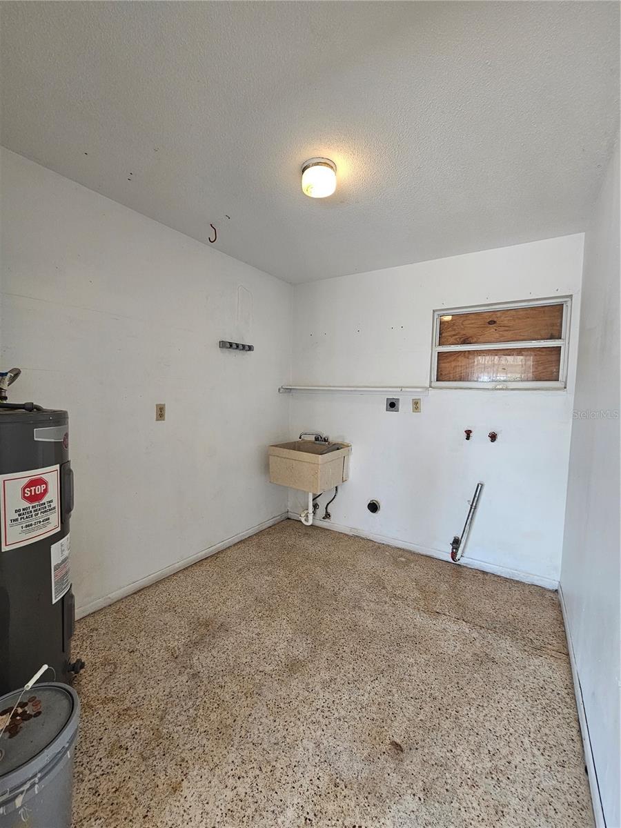 Image 46 of 72 For 6010 Nutmeg Avenue