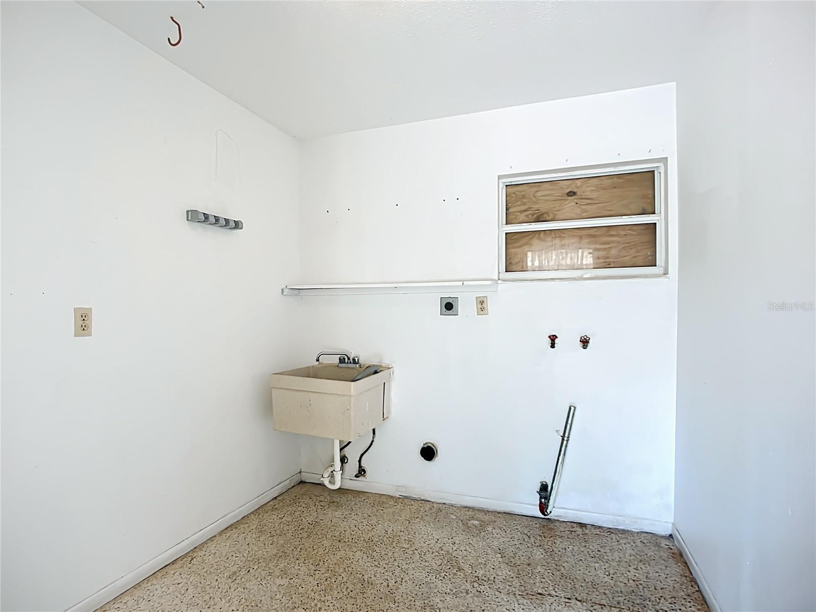 Image 47 of 72 For 6010 Nutmeg Avenue