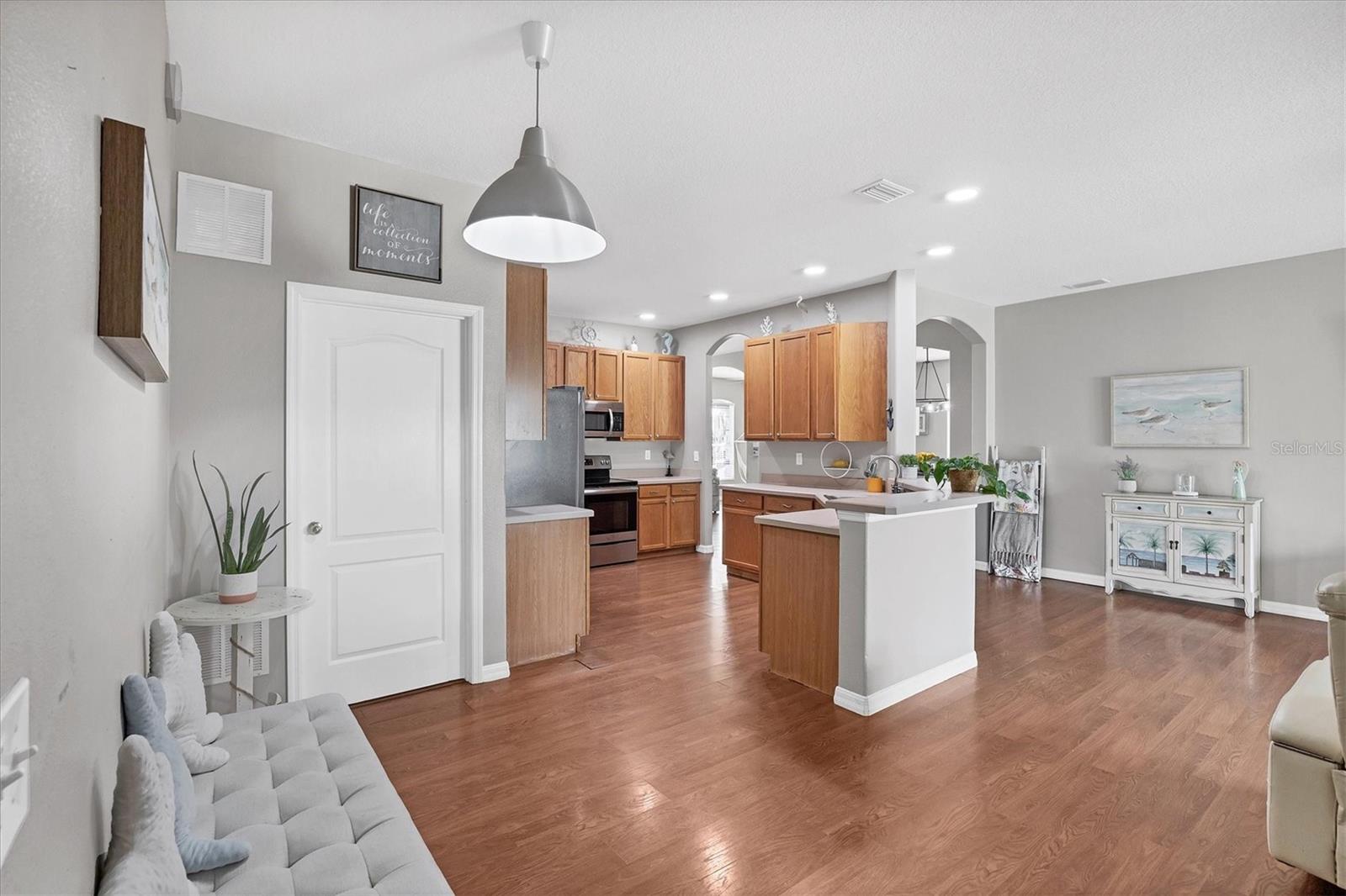 Image 5 of 24 For 1722 Old Summerwood Boulevard