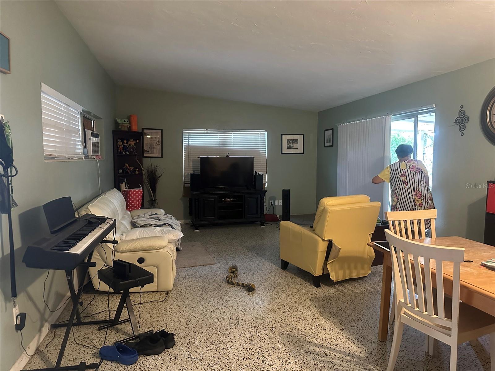 Image 8 of 12 For 912 68th Avenue W