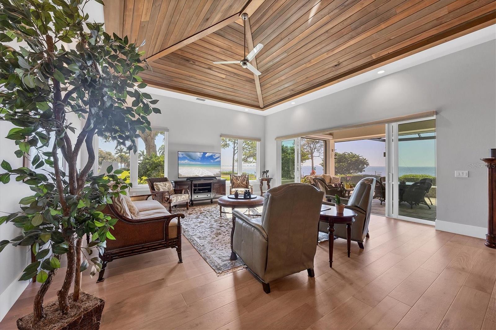 Image 11 of 75 For 7927 Longbay Boulevard