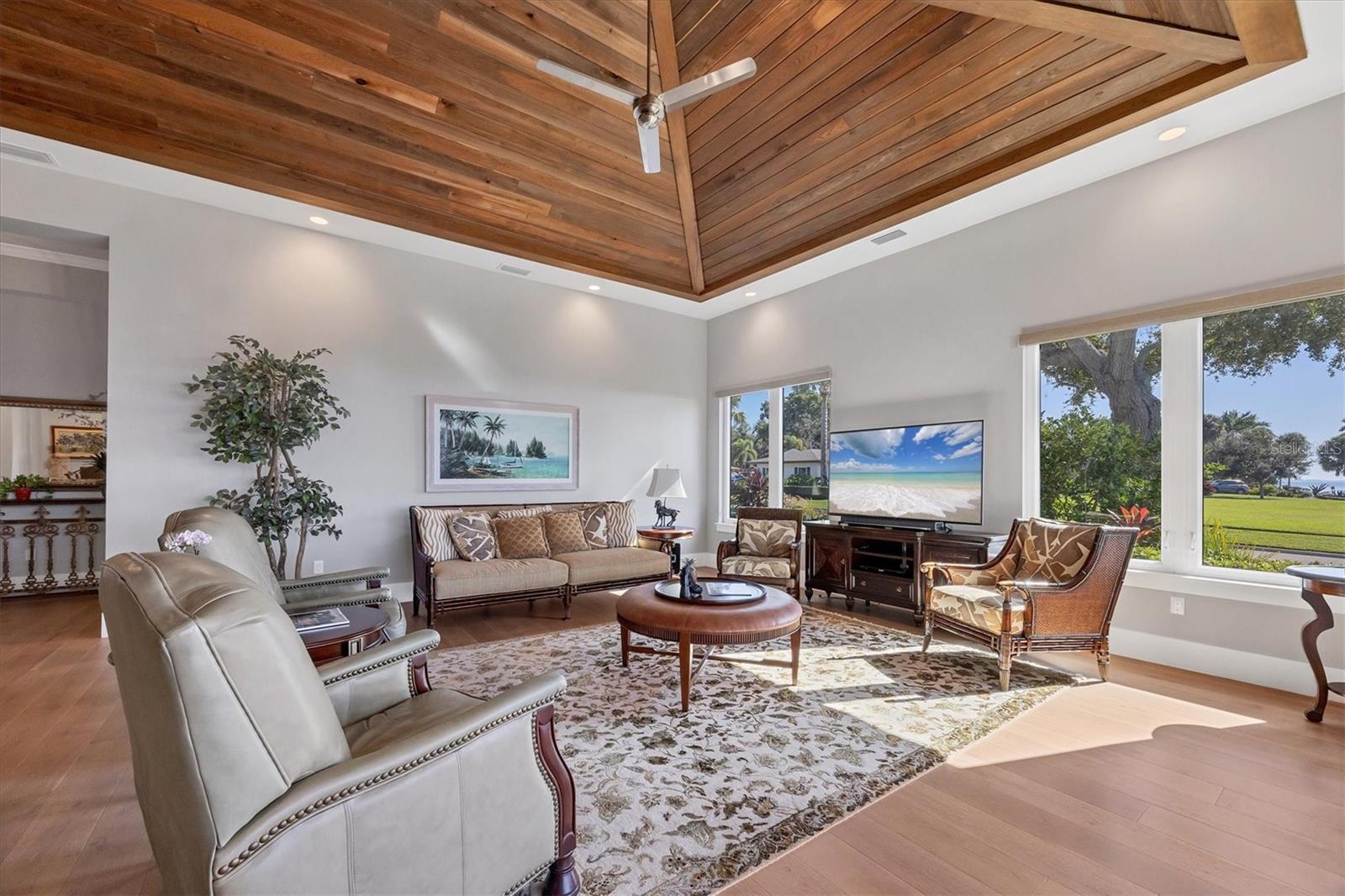 Image 13 of 75 For 7927 Longbay Boulevard