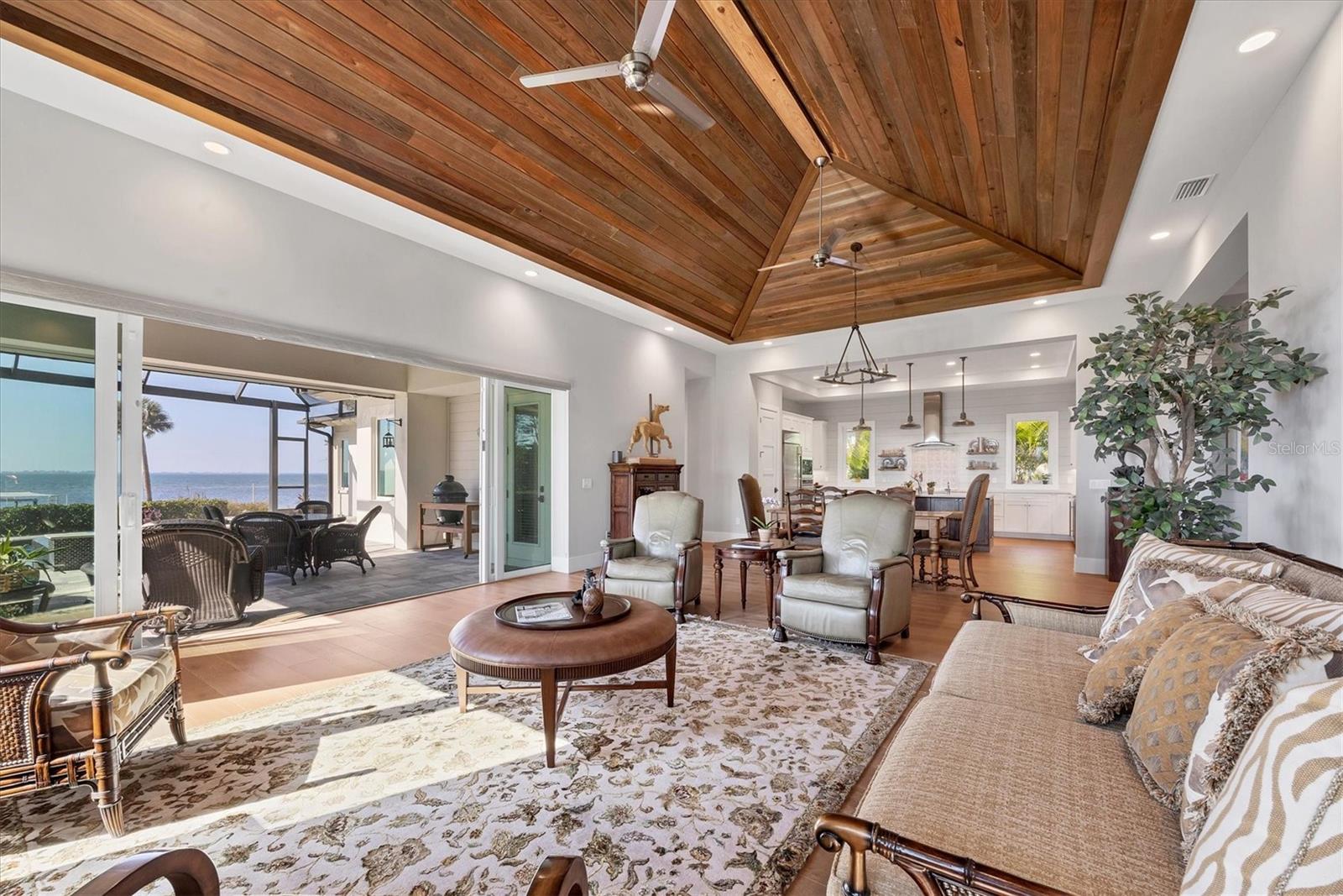 Image 14 of 75 For 7927 Longbay Boulevard