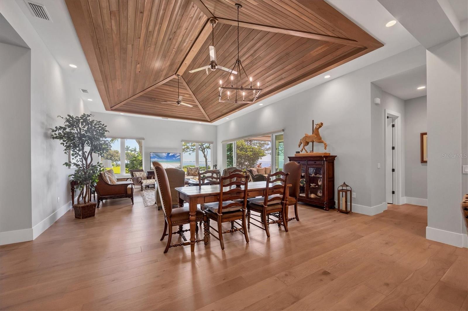 Image 20 of 75 For 7927 Longbay Boulevard