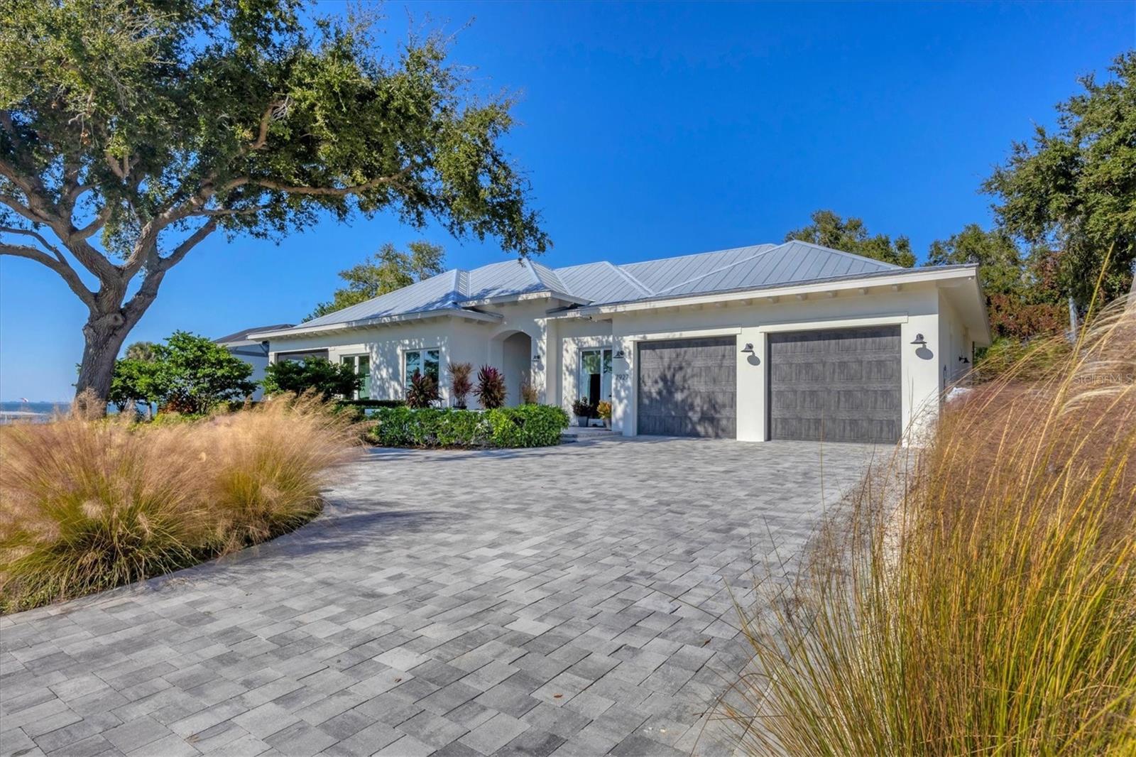 Image 4 of 75 For 7927 Longbay Boulevard