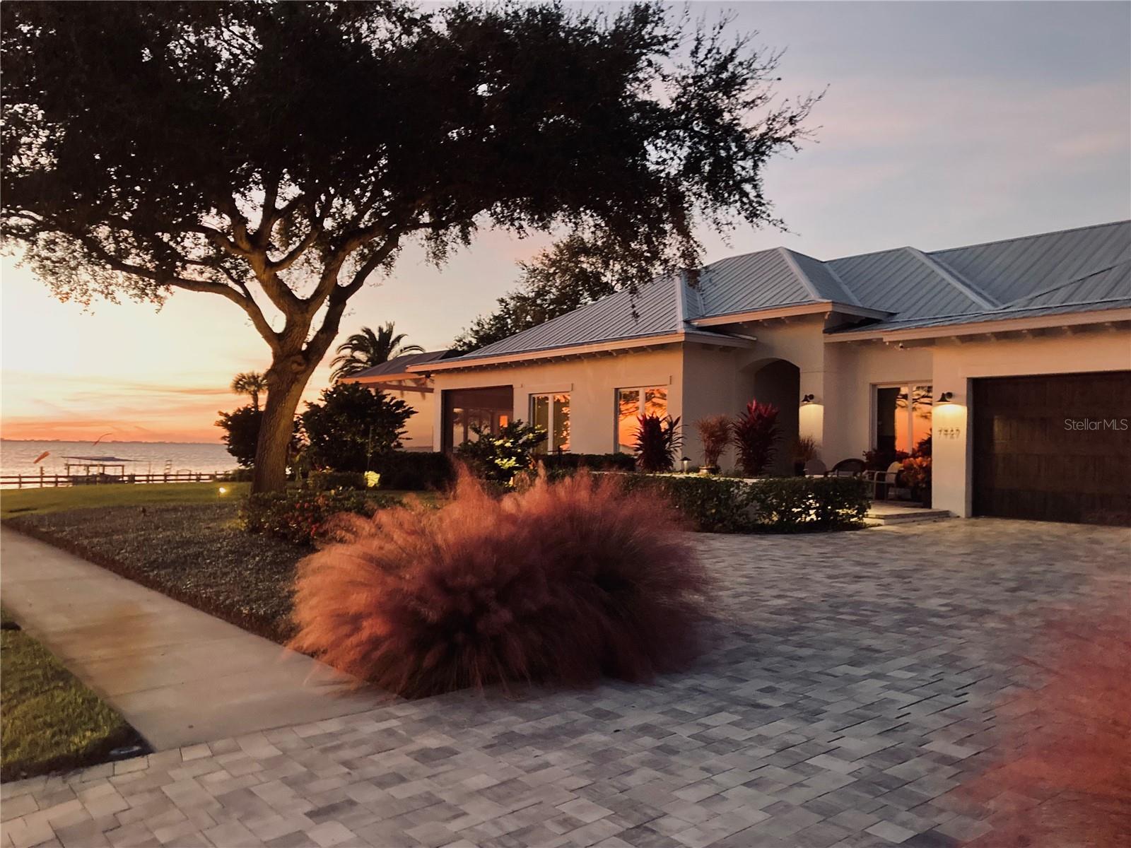 Image 5 of 75 For 7927 Longbay Boulevard