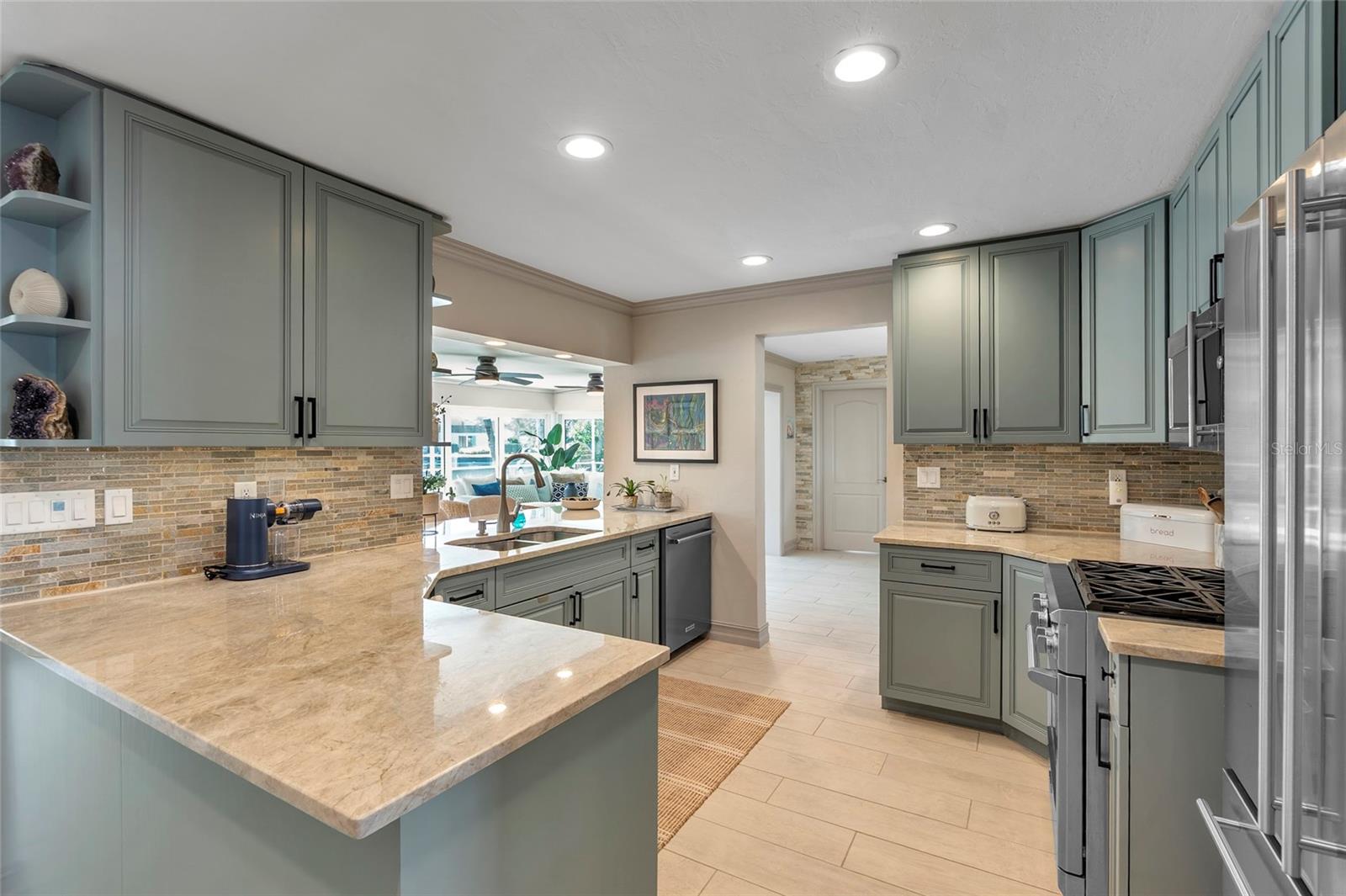 Image 11 of 51 For 518 Venice Lane