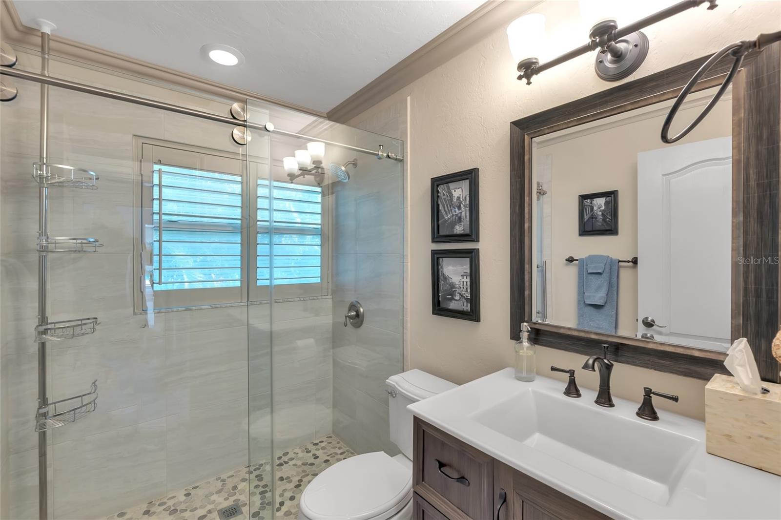 Image 37 of 51 For 518 Venice Lane