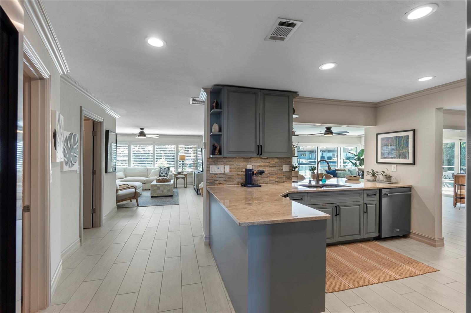 Image 8 of 51 For 518 Venice Lane