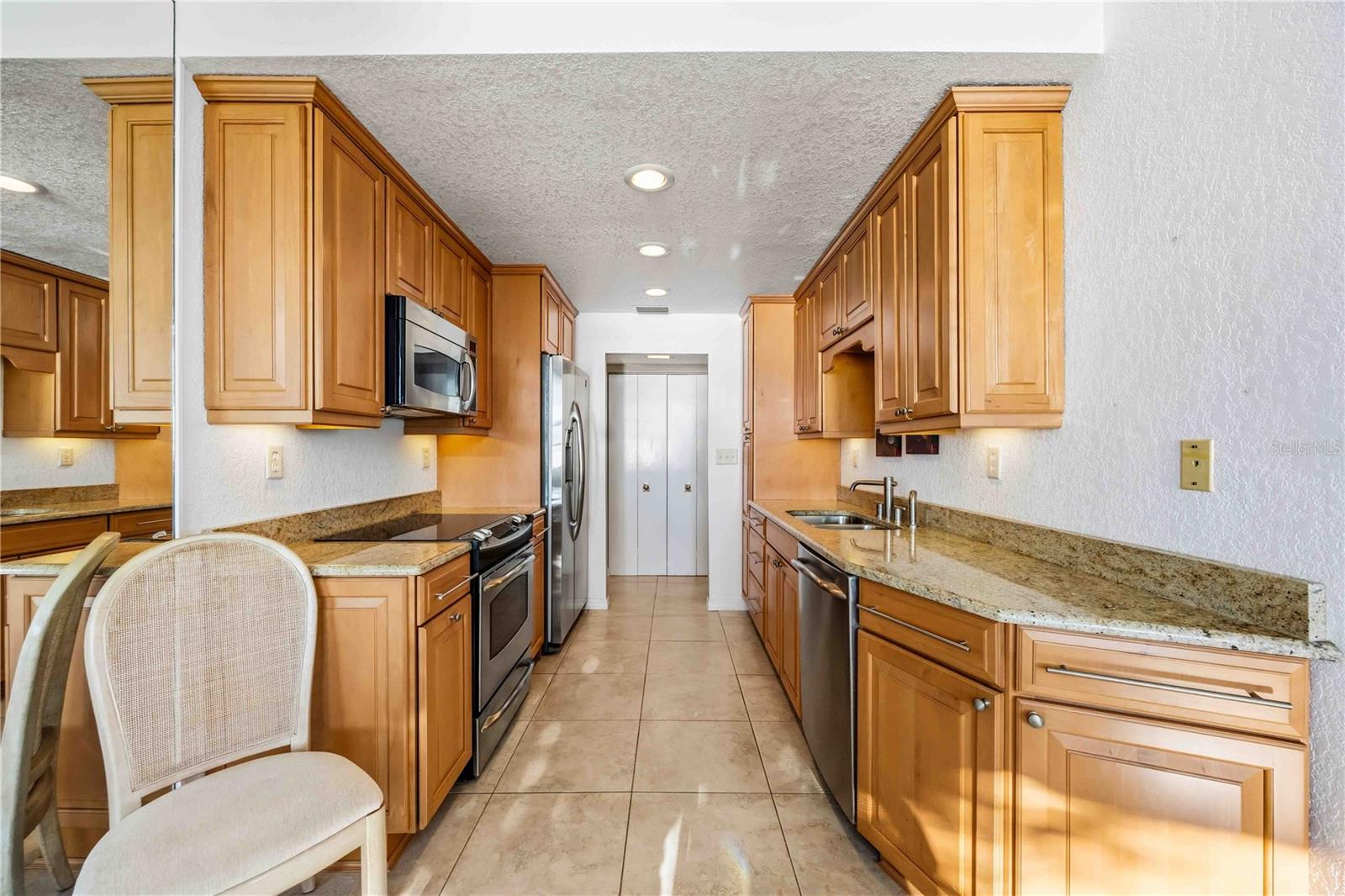 Image 21 of 57 For 1050 Longboat Club Road 301