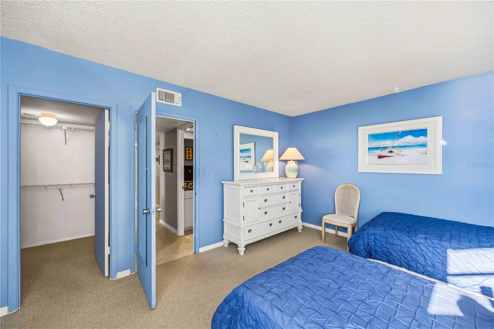 Image 26 of 57 For 1050 Longboat Club Road 301