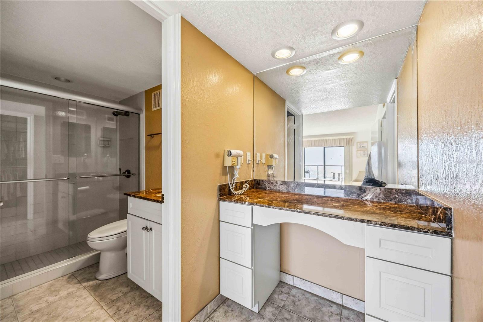 Image 32 of 57 For 1050 Longboat Club Road 301