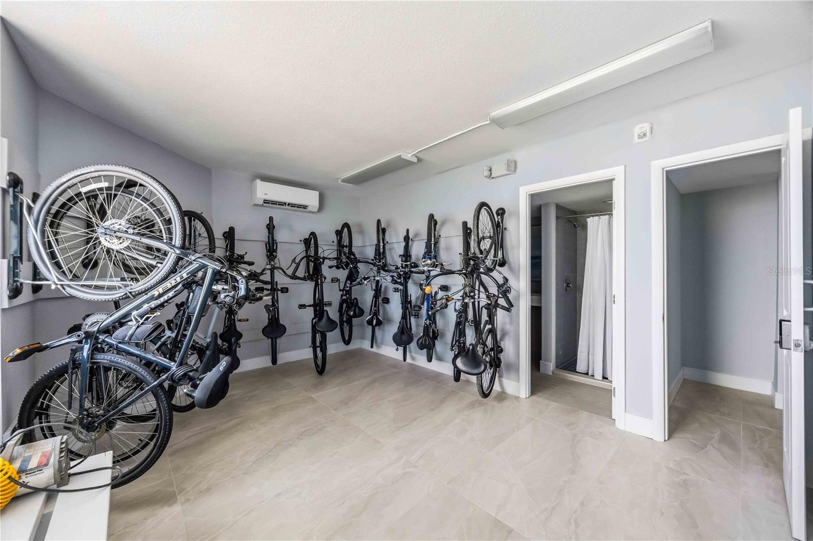 Image 42 of 57 For 1050 Longboat Club Road 301