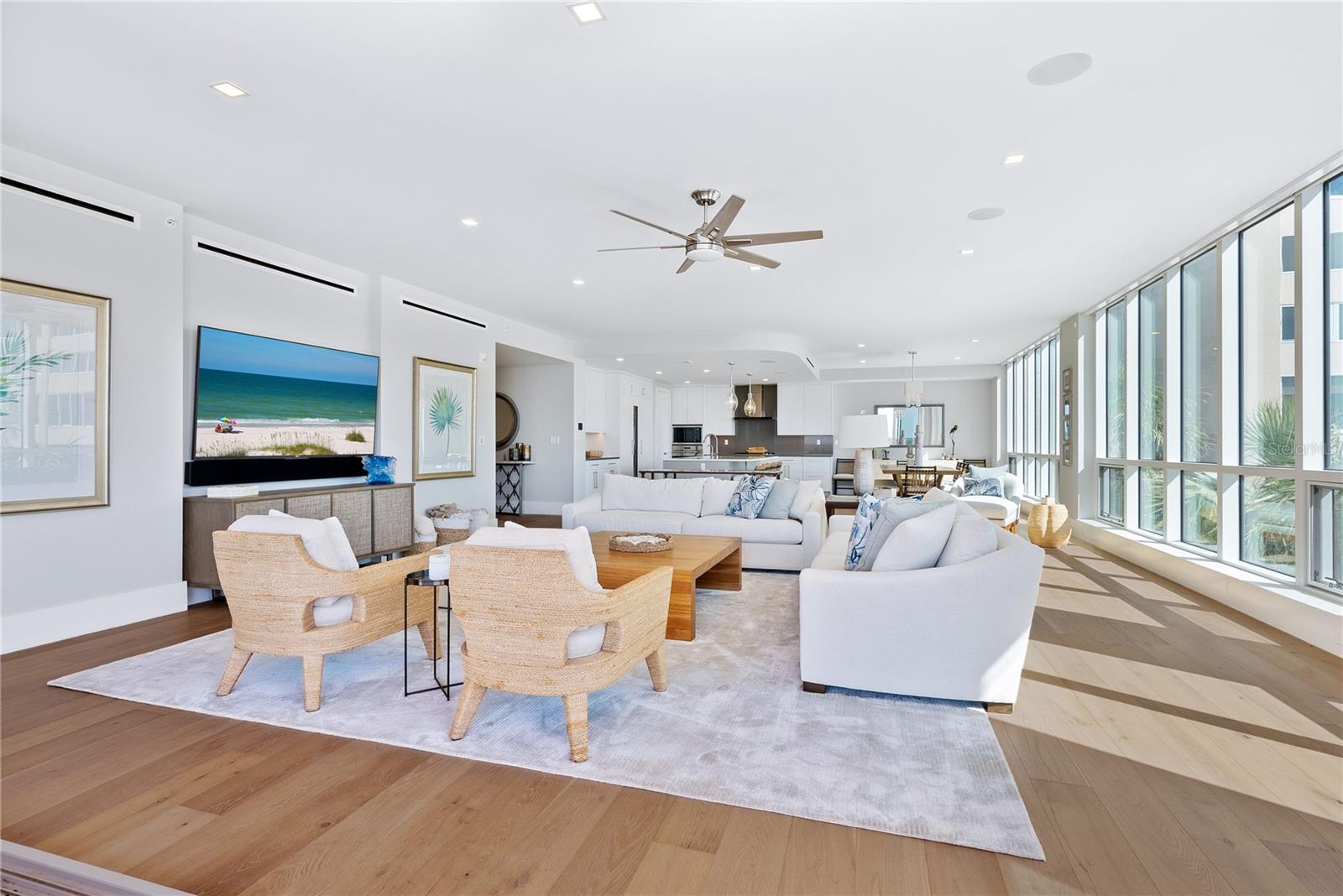 Image 10 of 56 For 6100 Midnight Pass Road 201