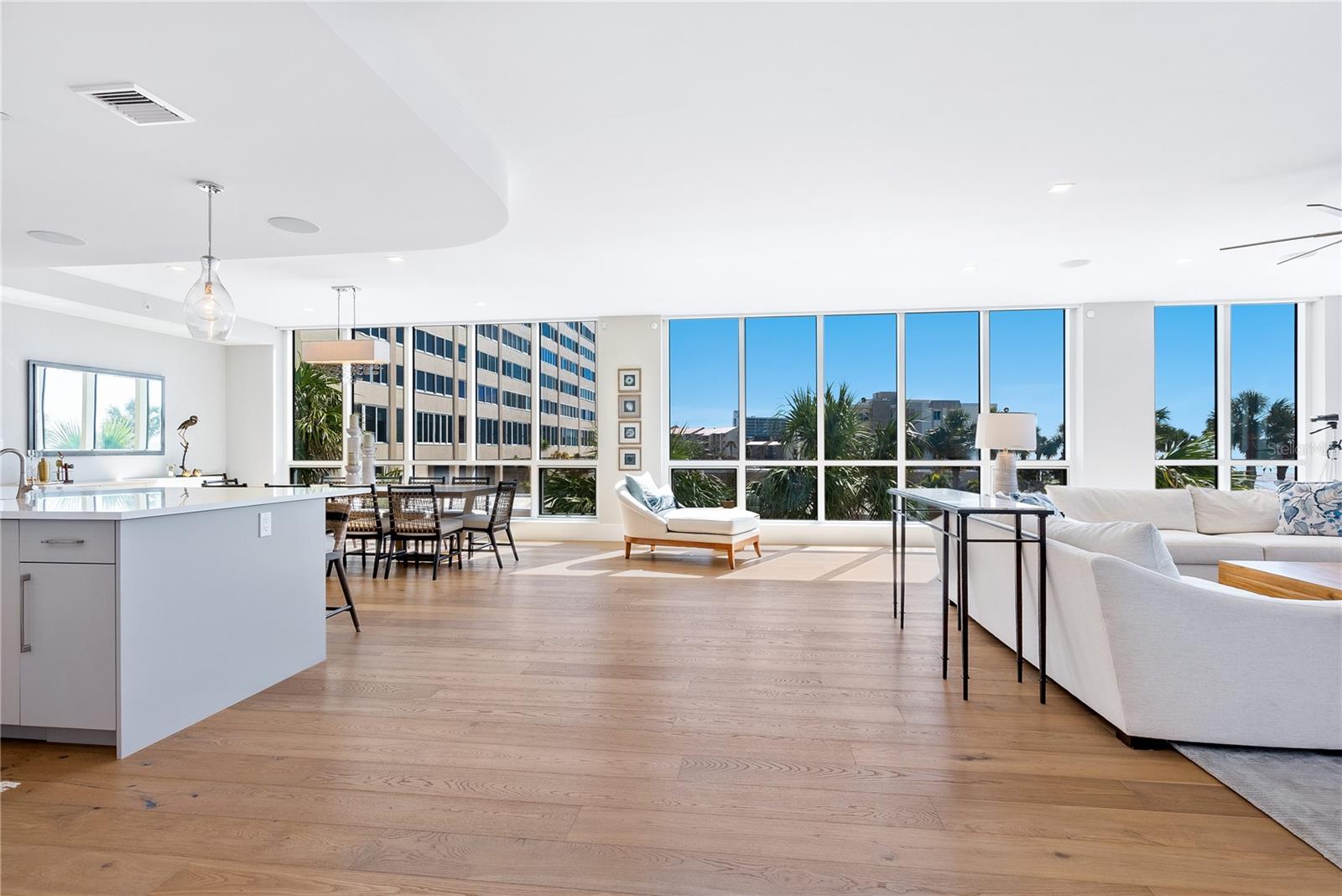 Image 11 of 56 For 6100 Midnight Pass Road 201