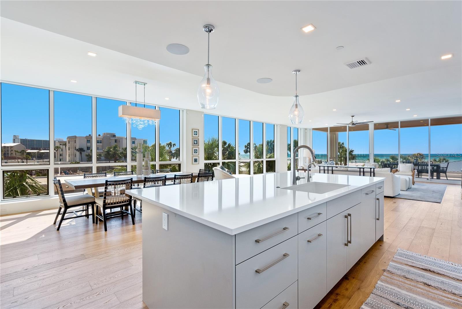 Image 13 of 56 For 6100 Midnight Pass Road 201