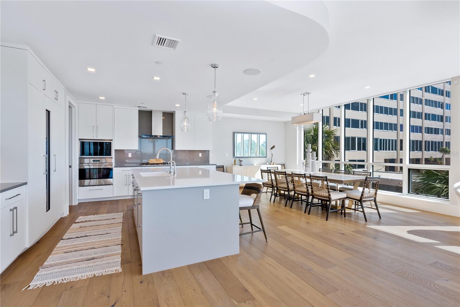 Image 14 of 56 For 6100 Midnight Pass Road 201