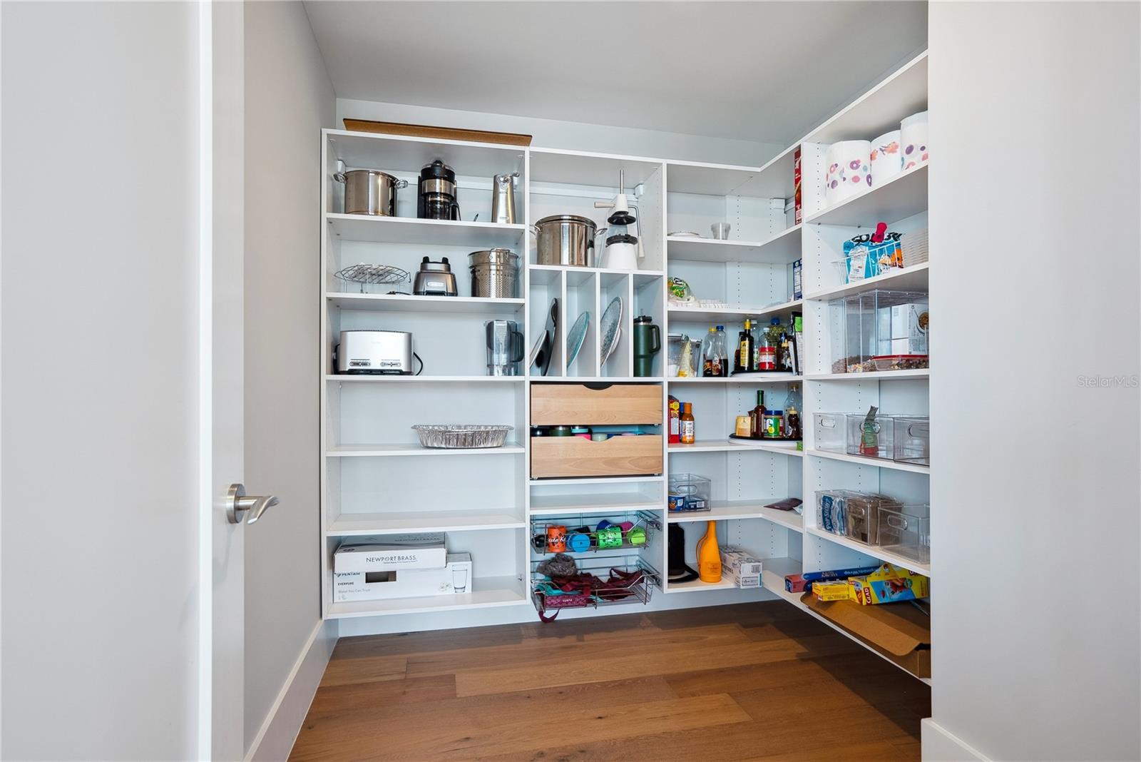 Image 17 of 56 For 6100 Midnight Pass Road 201