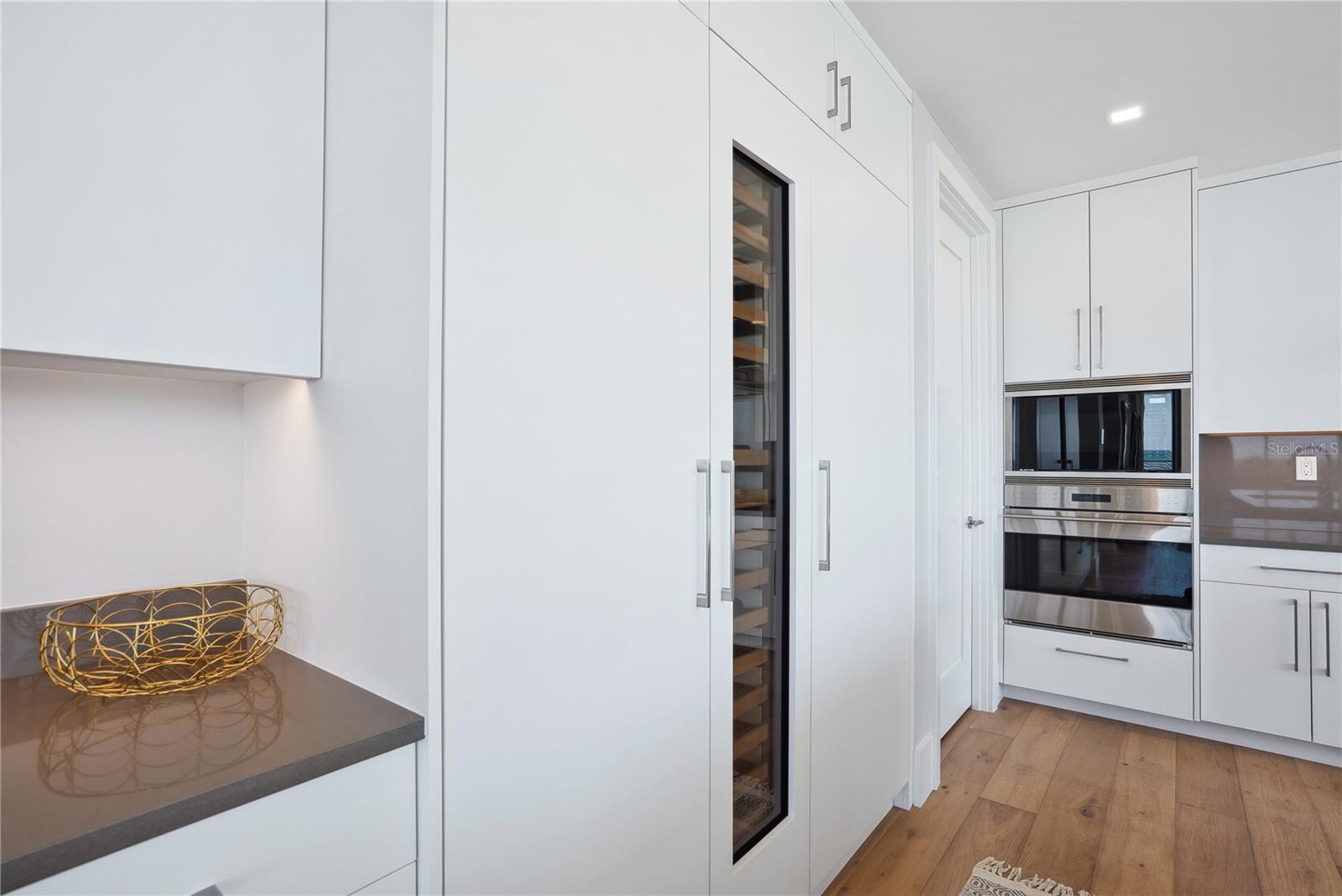 Image 18 of 56 For 6100 Midnight Pass Road 201