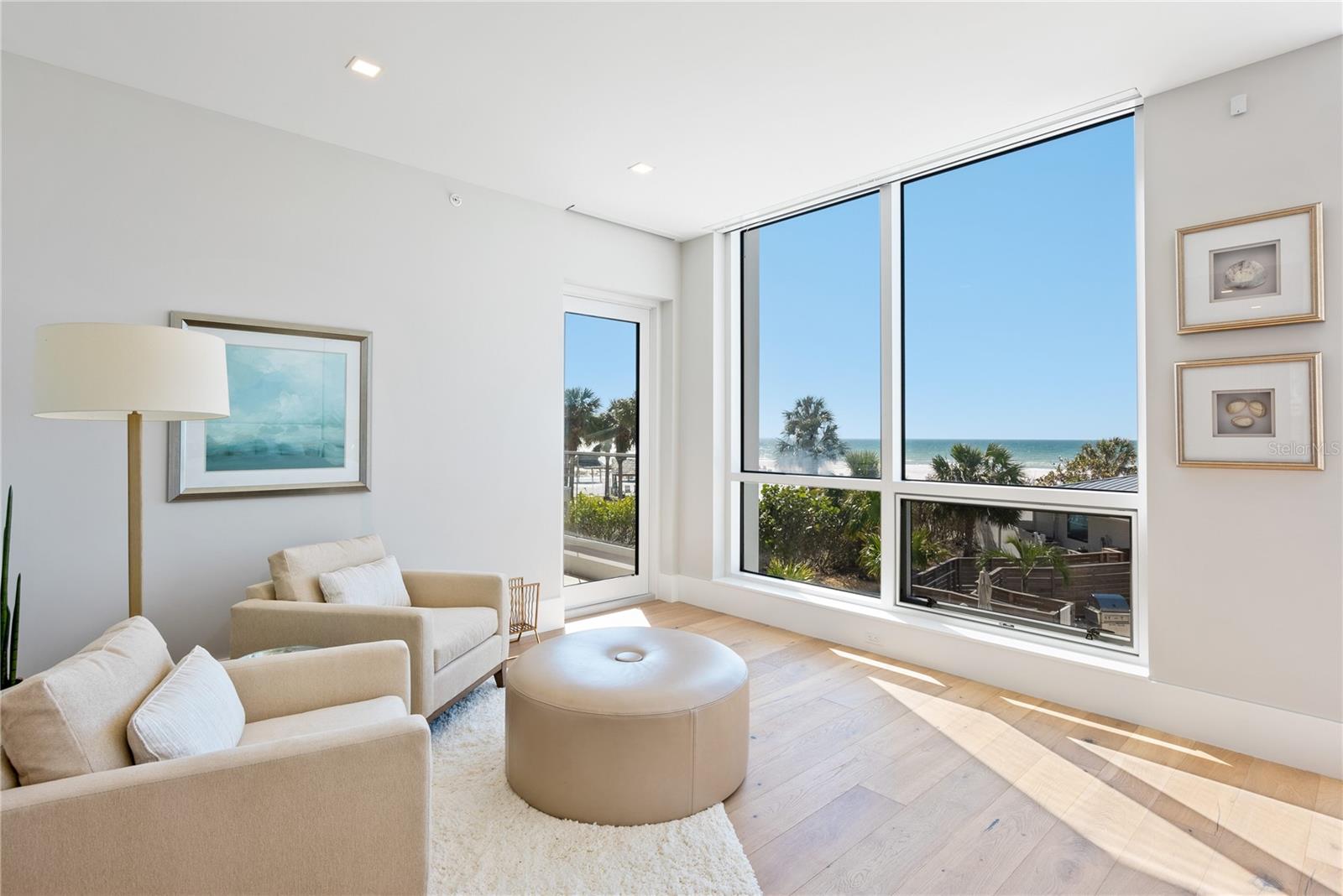 Image 21 of 56 For 6100 Midnight Pass Road 201