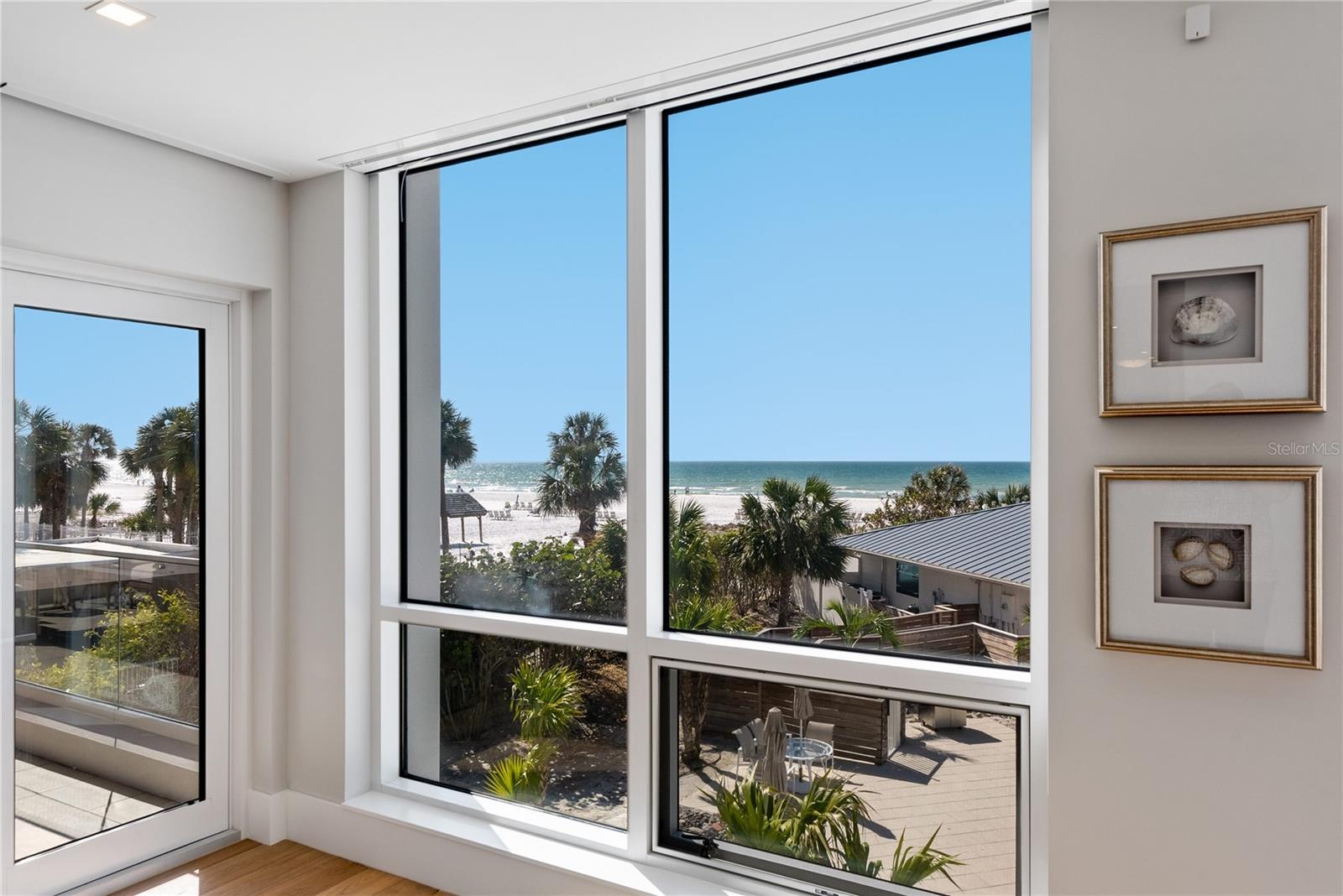 Image 22 of 56 For 6100 Midnight Pass Road 201