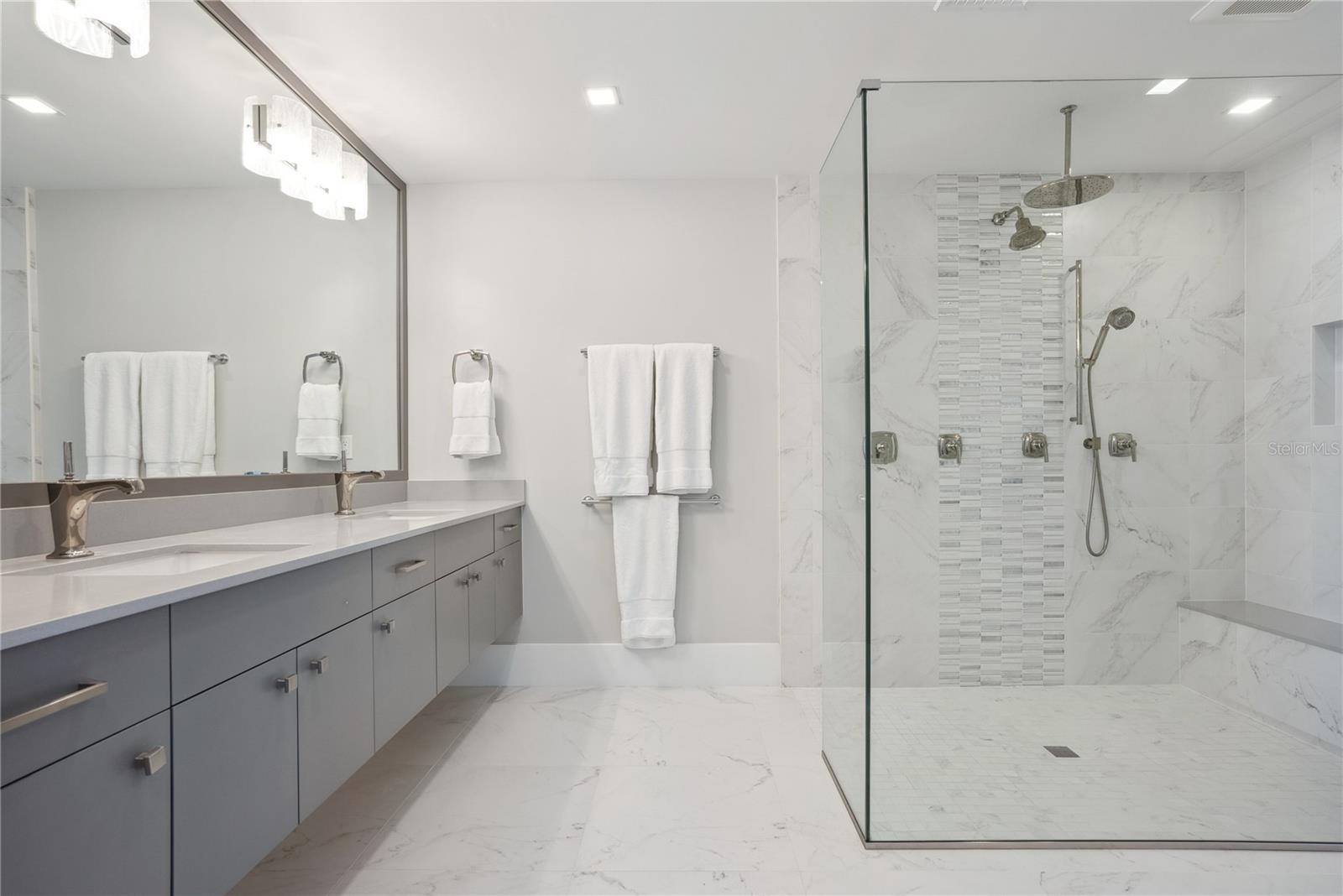 Image 23 of 56 For 6100 Midnight Pass Road 201